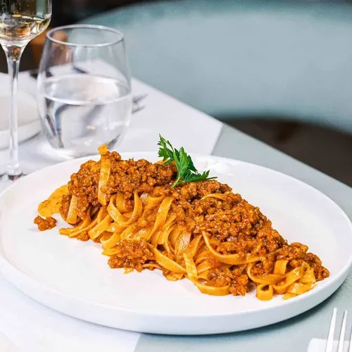 Tagliatelle cu sos Bolognese